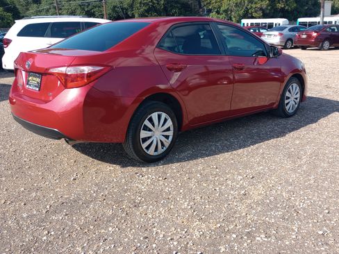 Used 2017 Toyota Corolla LE image 7