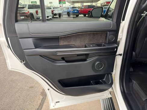 Used 2021 Ford Expedition Limited AWD/4WD image 16
