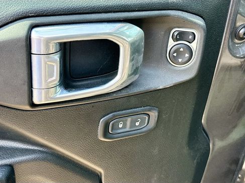Used 2023 Jeep Wrangler Unlimited w/ Convenience Group AWD/4WD image 19