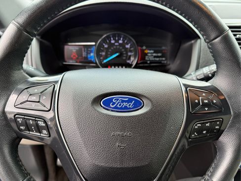 Used 2018 Ford Explorer Limited w/ Equipment Group 301A AWD/4WD image 38