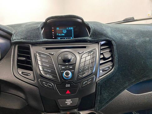 Used 2014 Ford Fiesta SE image 19