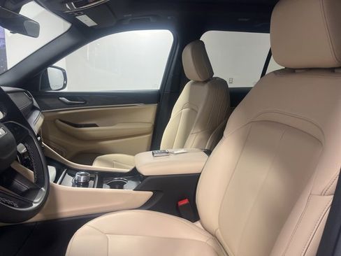 New 2025 Jeep Grand Cherokee Limited w/ Black Appearance Package image 8