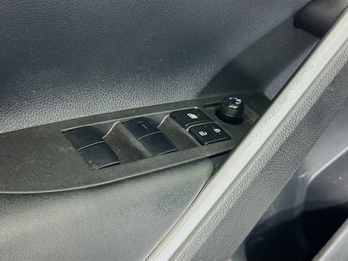 Certified 2025 Toyota Corolla Cross L image 11