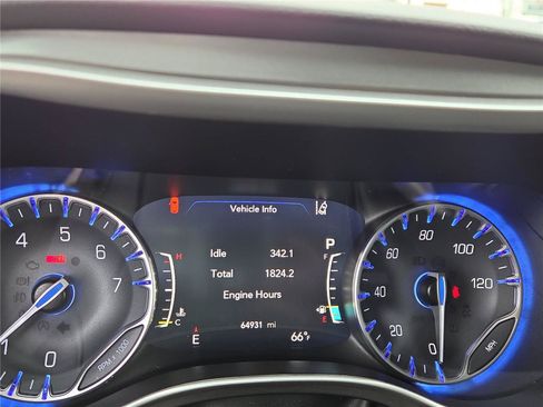 Used 2023 Chrysler Pacifica Touring-L FWD image 5