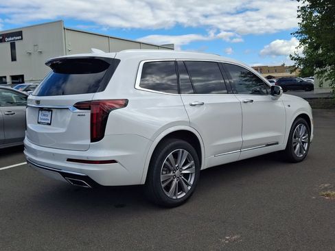 Used 2024 Cadillac XT6 Premium Luxury w/ LPO, Floor Liner Package AWD/4WD image 9