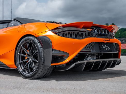 Used 2022 McLaren 765LT RWD image 15