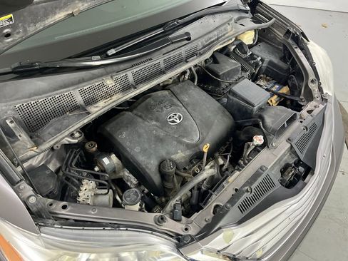 Used 2017 Toyota Sienna XLE image 11