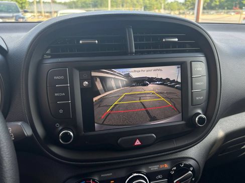 Used 2025 Kia Soul LX w/ LX Technology Package FWD image 22