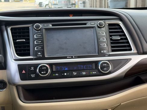 Used 2015 Toyota Highlander Limited image 17