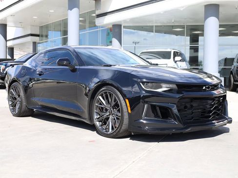 Used 2021 Chevrolet Camaro ZL1 RWD image 8