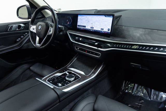 Used 2025 BMW X7 xDrive40i AWD/4WD image 26