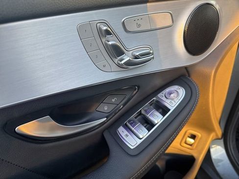 Used 2021 Mercedes-Benz GLC 300 4MATIC image 23