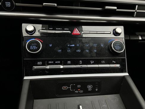 Used 2025 Hyundai Santa Fe SEL image 24