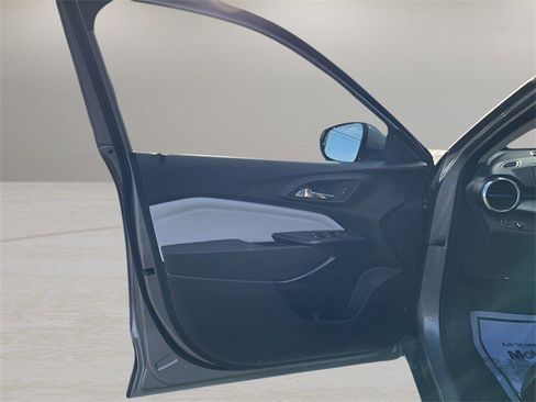 Certified 2025 Chevrolet Trax LT w/ LT Convenience Package image 7