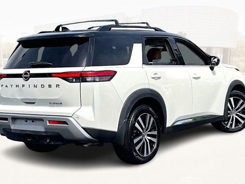 Used 2023 Nissan Pathfinder Platinum FWD image 6