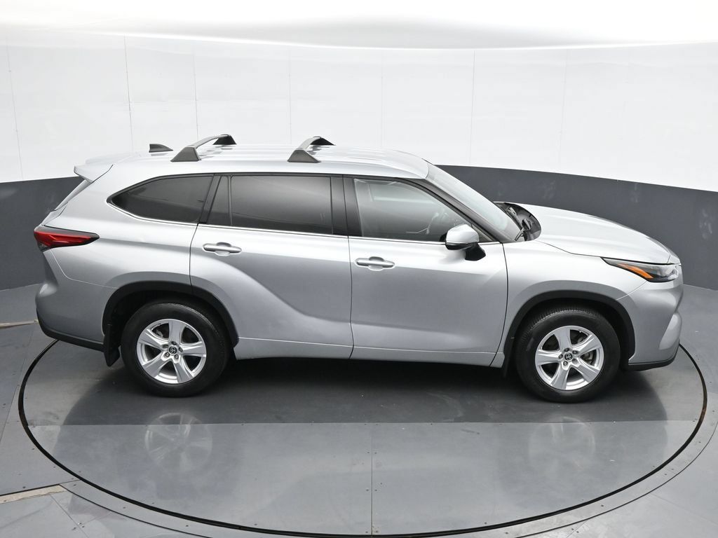 Used 2022 Toyota Highlander L AWD/4WD image 24