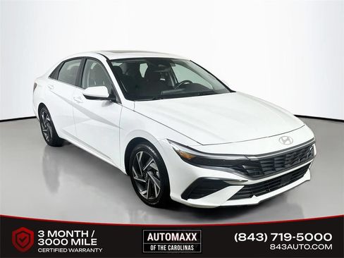Used 2025 Hyundai Elantra SEL FWD image 1