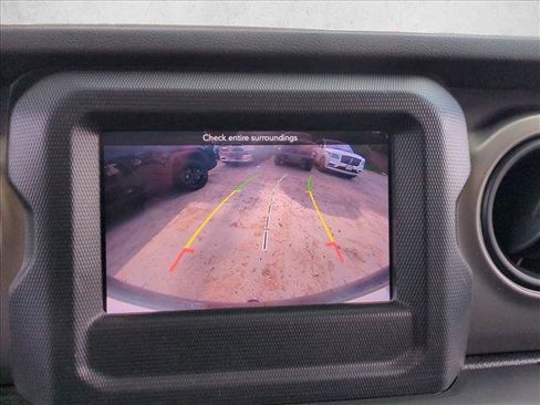 Used 2018 Jeep Wrangler Unlimited Sport S image 12