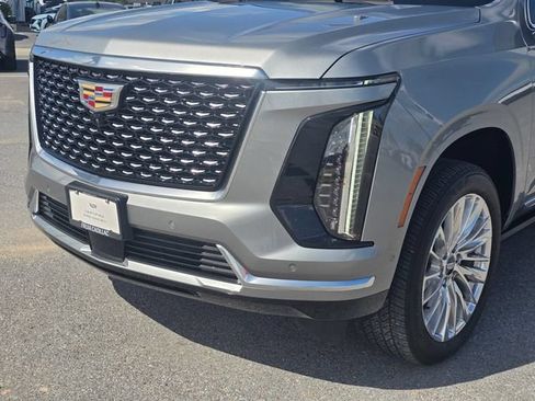 Used 2025 Cadillac Escalade ESV Premium Luxury w/ Touring Package RWD image 10