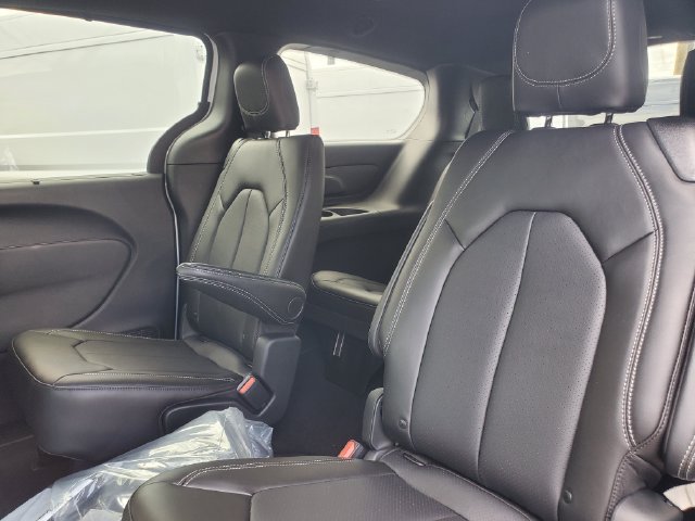 New 2027 Chrysler Pacifica Select AWD/4WD image 15