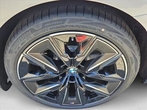 Used 2026 BMW 750e xDrive w/ Premium Package image 9