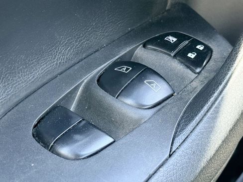 Used 2017 Nissan Altima 2.5 SL w/ Moonroof Package image 18