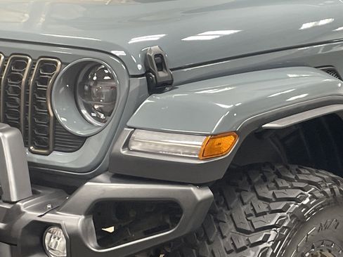 Used 2024 Jeep Wrangler Unlimited Sahara AWD/4WD image 6