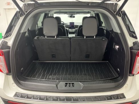 Used 2023 Ford Explorer Limited w/ Limited Technology Package image 34