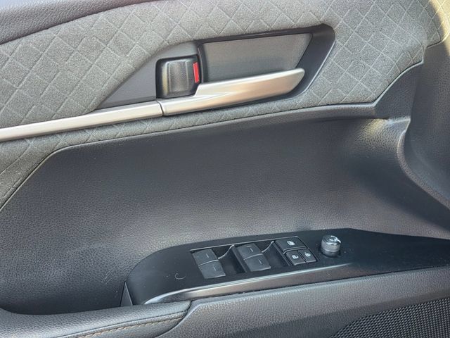 Used 2025 Toyota Camry XLE FWD image 31