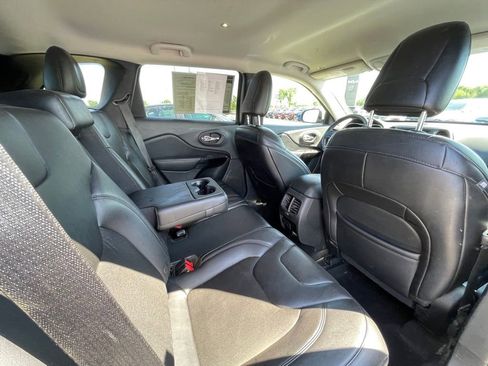 Used 2019 Jeep Cherokee Latitude Plus FWD image 27
