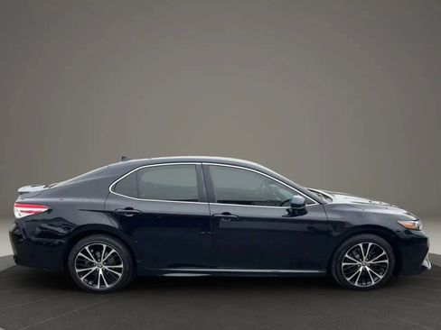 Used 2020 Toyota Camry SE FWD image 4