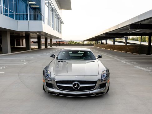 Used 2011 Mercedes-Benz SLS AMG Coupe image 22