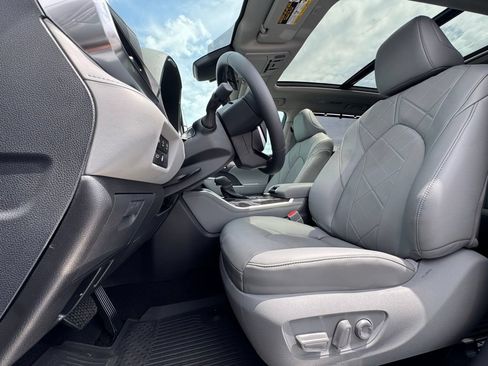 Used 2026 Toyota Highlander Platinum AWD/4WD image 18