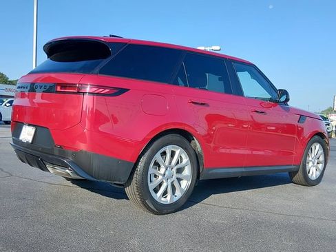Used 2025 Land Rover Range Rover Sport SE AWD/4WD image 3