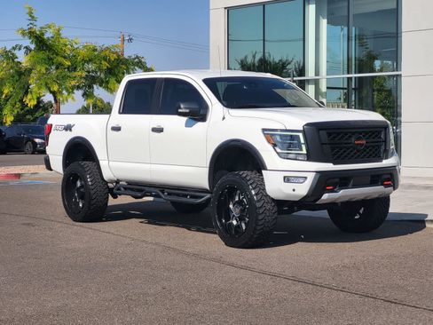 Used 2021 Nissan Titan PRO-4X w/ Pro-4x Convenience Package AWD/4WD image 3
