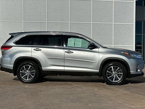 Certified 2019 Toyota Highlander XLE image 3