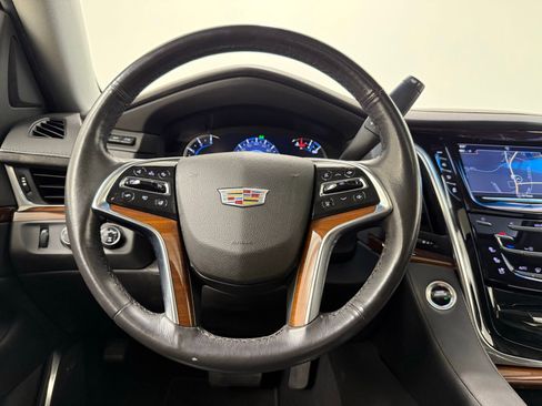 Used 2019 Cadillac Escalade ESV Luxury AWD/4WD image 25