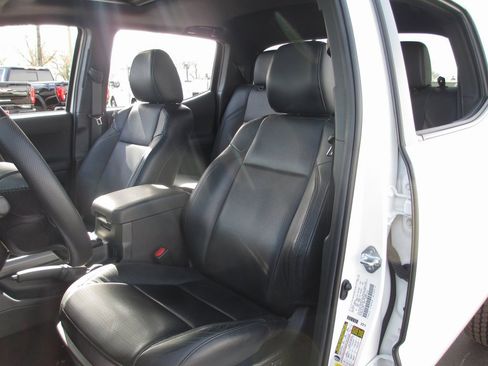 Used 2021 Toyota Tacoma TRD Off-Road w/ TRD Premium Off Road Package image 19