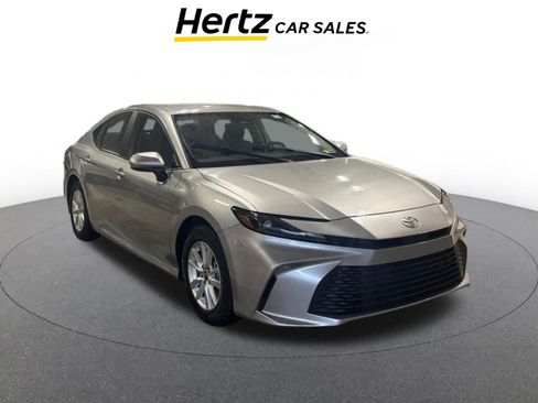 Used 2025 Toyota Camry LE image 1