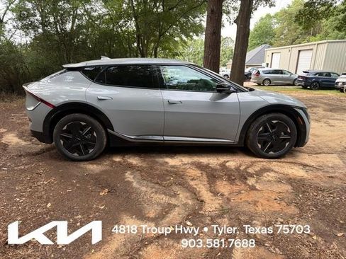 Used 2025 Kia EV6 Wind RWD image 13
