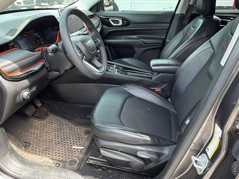 Used 2022 Jeep Compass Trailhawk AWD/4WD image 16