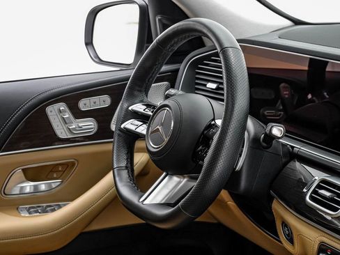 Used 2024 Mercedes-Benz GLS 580 4MATIC image 12