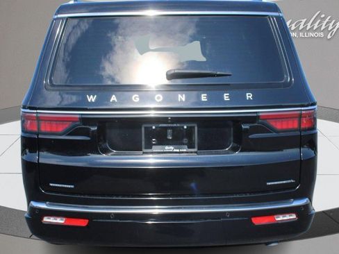 Used 2023 Jeep Wagoneer L Series II image 5