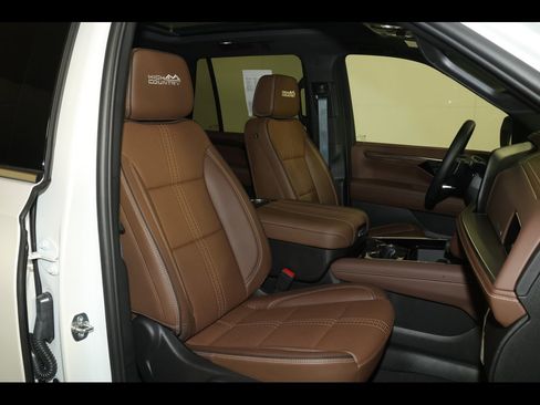 Used 2025 Chevrolet Tahoe High Country w/ LPO, Illumination Package image 38