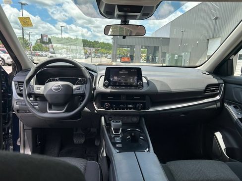 Certified 2025 Nissan Rogue SV FWD image 24