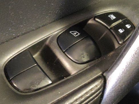 Used 2021 Nissan Rogue Sport S FWD image 27