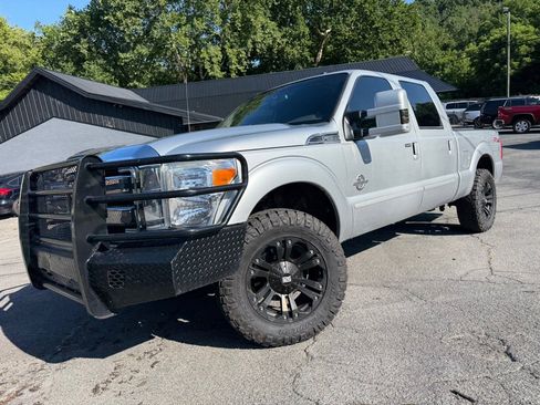 Used 2014 Ford F250 Lariat w/ Lariat Interior Package image 4