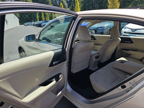 Used 2016 Honda Accord EX image 19