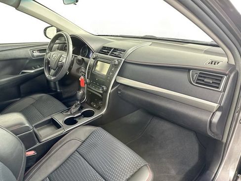 Used 2015 Toyota Camry SE w/ Moonroof Package FWD image 28