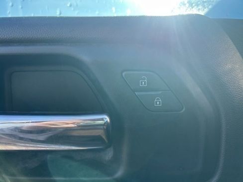 Used 2022 Chevrolet Silverado 1500 Custom image 14